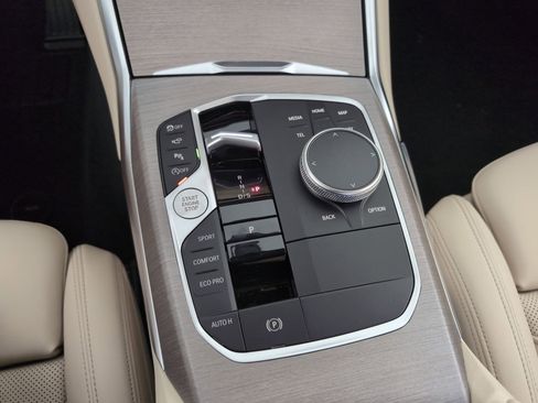 Used 2025 BMW 330i Sedan w/ Convenience Package image 15