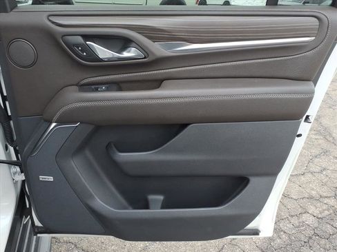 Used 2024 GMC Yukon XL Denali w/ Advanced Technology Package image 17