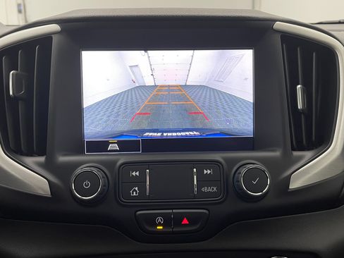 Used 2022 GMC Terrain SLT w/ Infotainment Package II AWD/4WD image 4