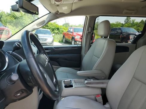 Used 2013 Chrysler Town & Country Touring-L w/ Premium Group FWD image 12