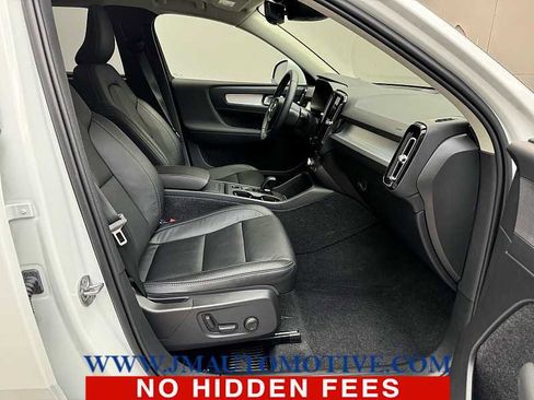 Used 2022 Volvo XC40 T5 Momentum w/ Premium Package image 20
