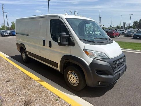 Used 2025 RAM ProMaster 2500 w/ Convenience Group FWD image 9