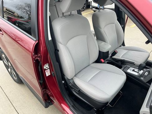 Used 2017 Subaru Forester 2.5i Premium w/ All-Weather Package image 17
