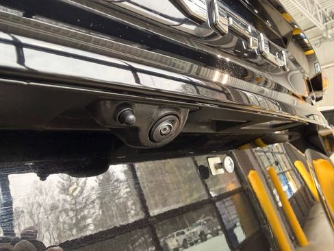 Used 2025 GMC Acadia Denali w/ Super Cruise Package image 7