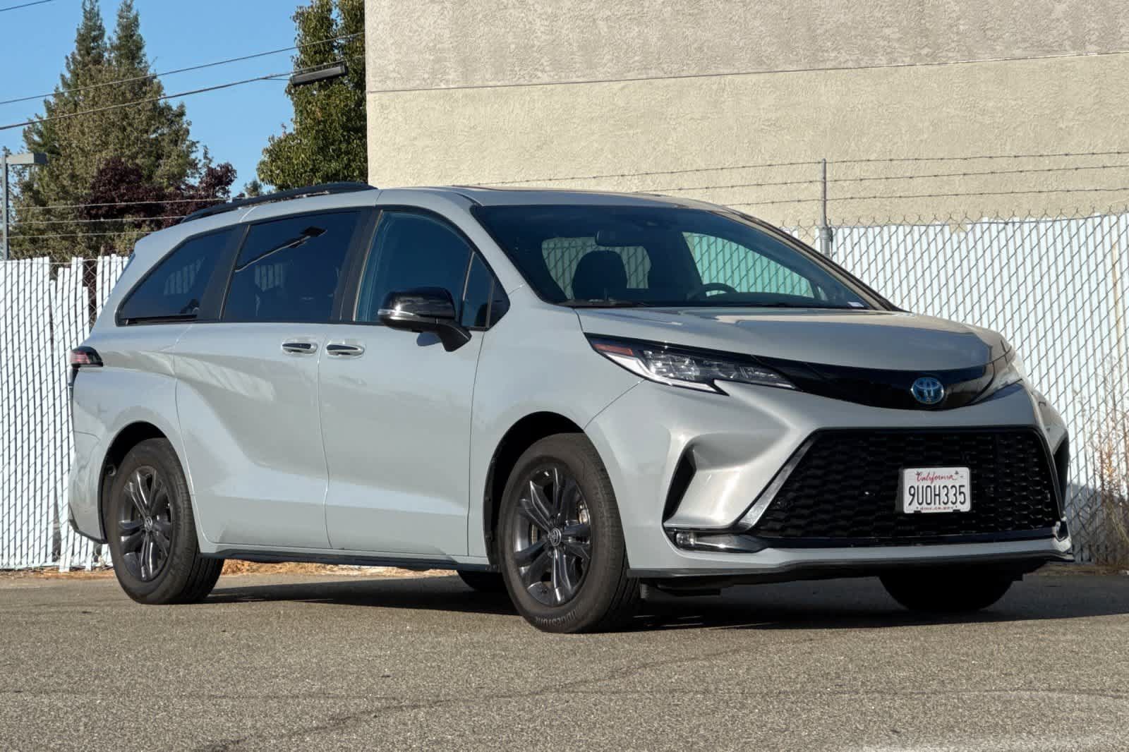 Used 2025 Toyota Sienna XSE w/ XSE Premium Package AWD/4WD image 7