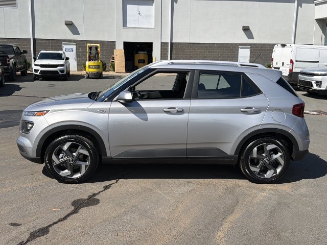 Used 2026 Hyundai Venue SEL FWD image 10
