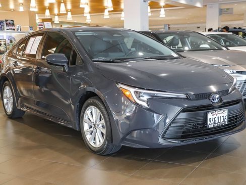 Certified 2025 Toyota Corolla LE w/ LE Premium Package FWD image 3