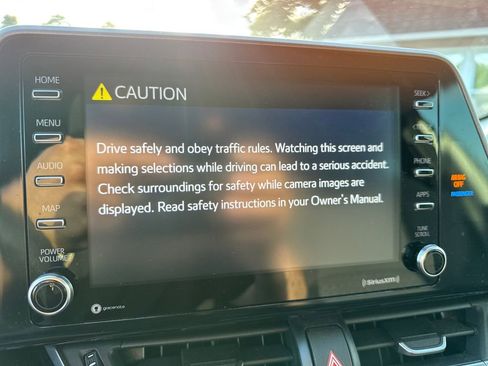 Used 2020 Toyota C-HR LE FWD image 21