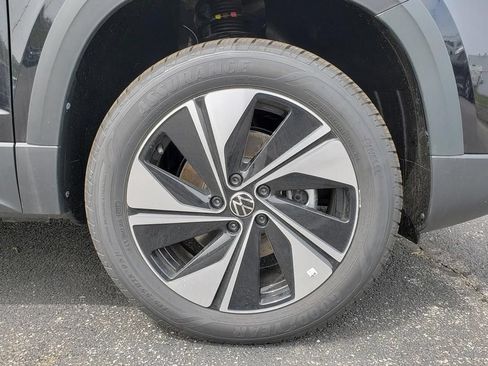 New 2026 Volkswagen Taos SE AWD/4WD image 12