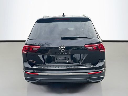 Used 2024 Volkswagen Tiguan SE image 6