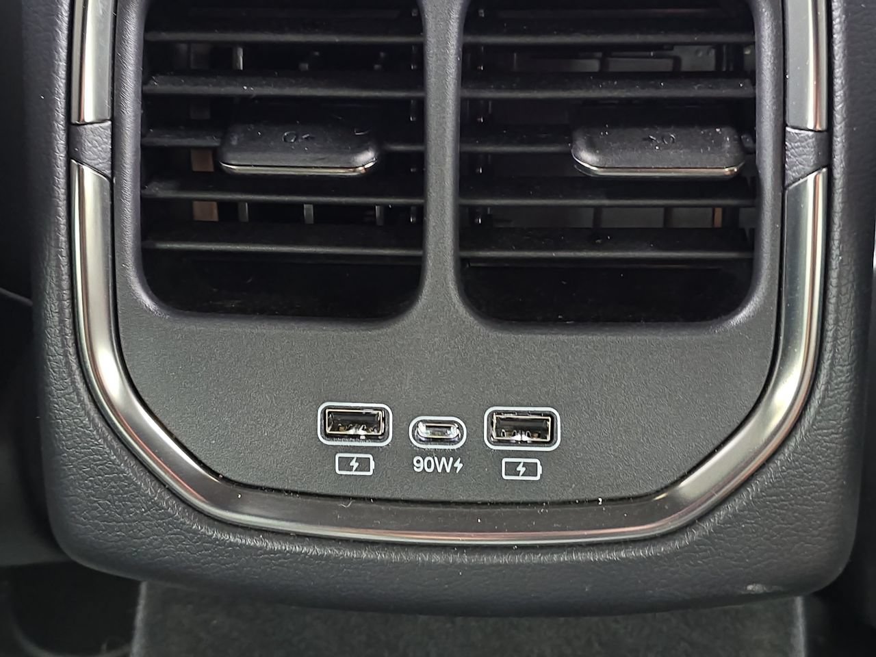 New 2025 VinFast VF 8 Plus AWD/4WD image 21