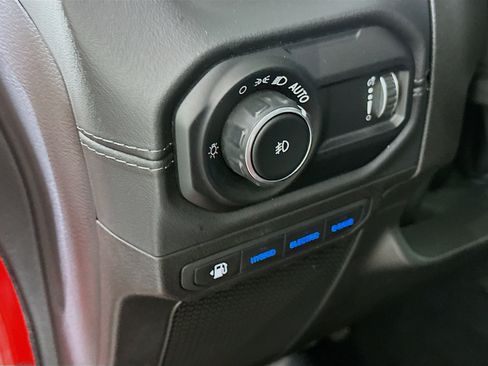 Used 2024 Jeep Wrangler Unlimited Sahara AWD/4WD image 16