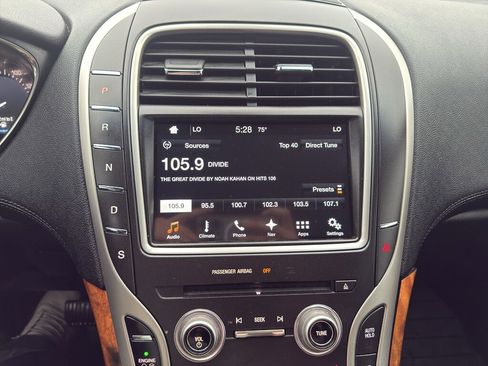 Used 2016 Lincoln MKX Reserve w/ Climate Package FWD image 16