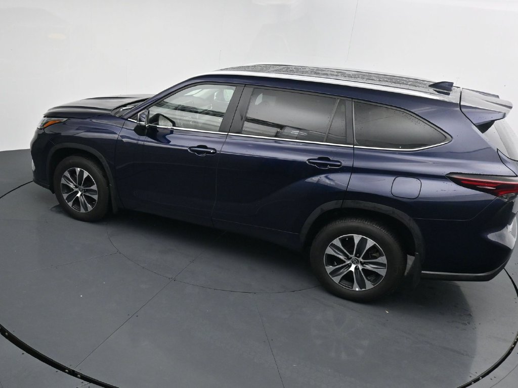 Used 2024 Toyota Highlander XLE AWD/4WD image 30