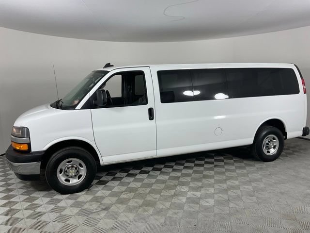 Used 2024 Chevrolet Express 3500 LT w/ LT Preferred Equipment Group RWD image 3
