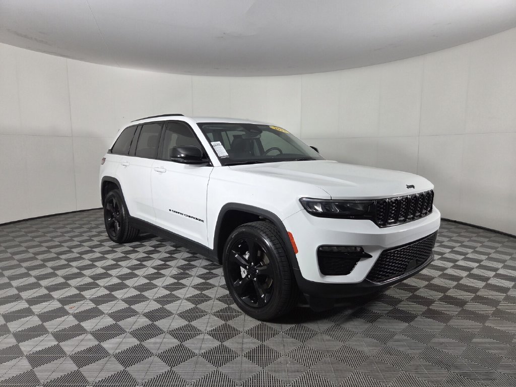 Used 2023 Jeep Grand Cherokee Limited w/ Black Appearance Package AWD/4WD image 2