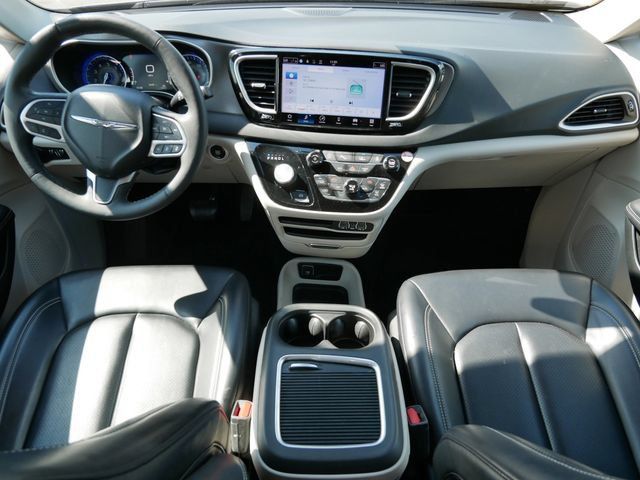 Used 2023 Chrysler Pacifica Touring-L FWD image 9
