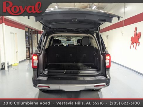Used 2022 Ford Expedition XLT image 12