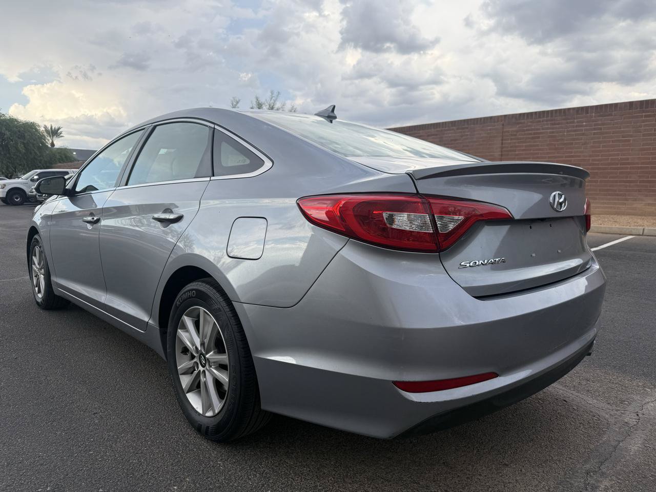 Used 2016 Hyundai Sonata SE w/ Cargo Package FWD image 5