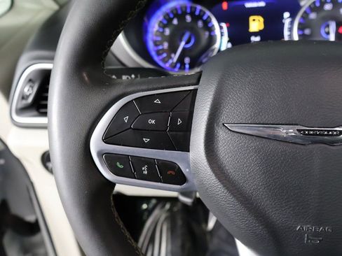 Used 2024 Chrysler Pacifica Touring-L FWD image 42