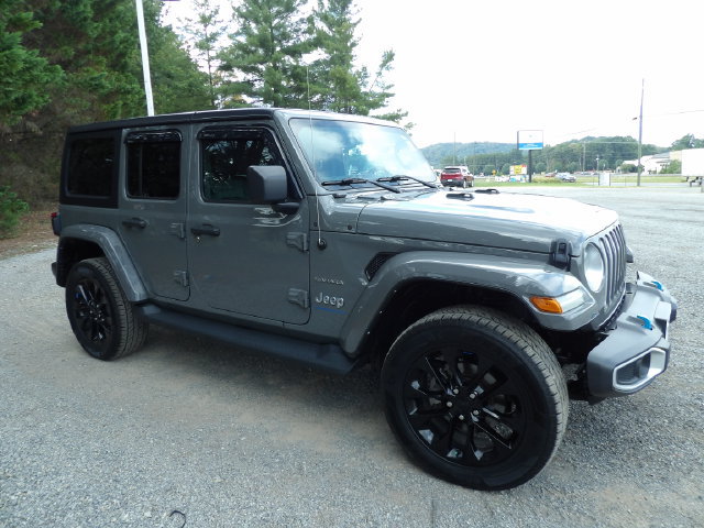 Used 2023 Jeep Wrangler Unlimited Sahara w/ Cold Weather Group AWD/4WD image 7