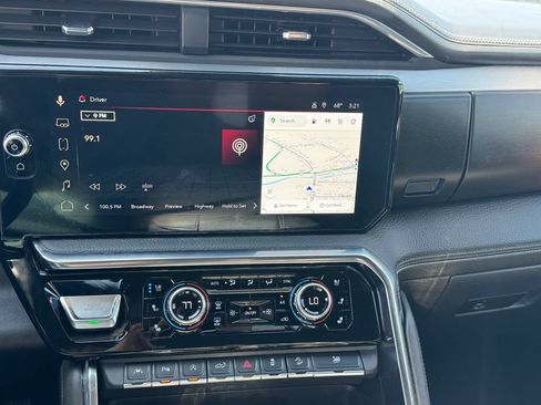 Used 2023 GMC Sierra 1500 Denali w/ Technology Package AWD/4WD image 11