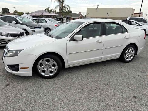 Used 2010 Ford Fusion SE FWD image 2