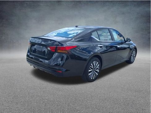 Used 2025 Nissan Altima 2.5 SV FWD image 9