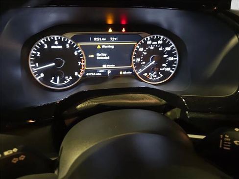 Used 2025 Nissan Pathfinder SV AWD/4WD image 22