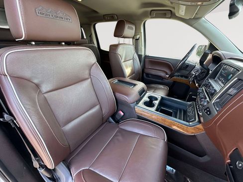 Used 2018 Chevrolet Silverado 1500 High Country image 28