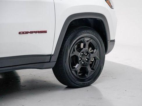 Used 2024 Jeep Compass Trailhawk image 8