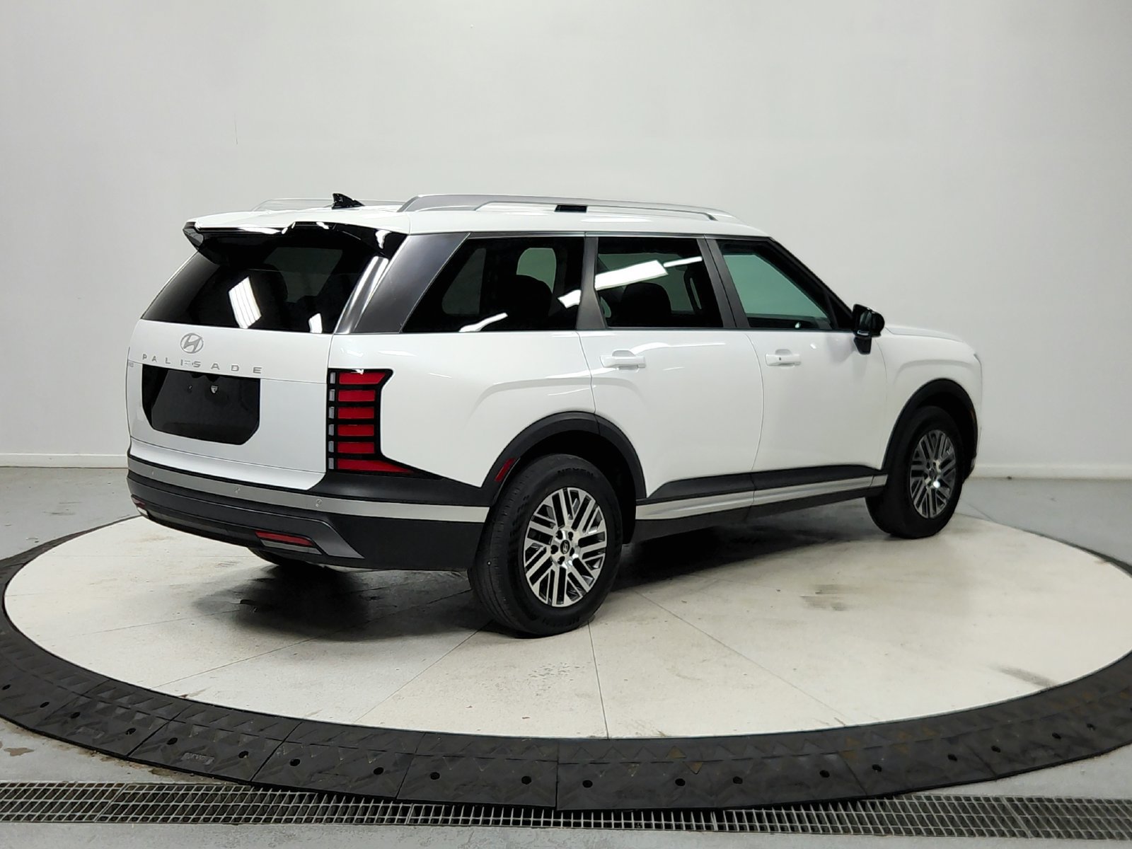 Used 2026 Hyundai Palisade SEL FWD image 8