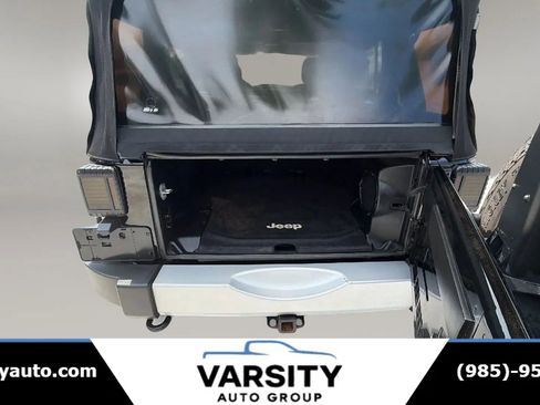 Used 2013 Jeep Wrangler Unlimited Sahara w/ Connectivity Group AWD/4WD image 15
