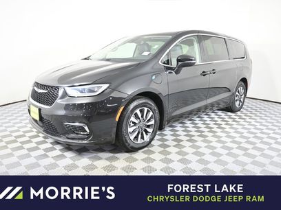 Used 2023 Chrysler Pacifica Touring-L