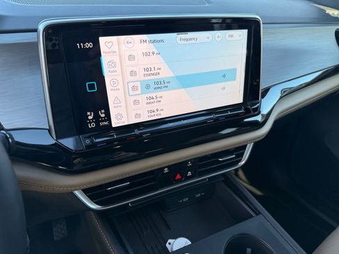 Used 2025 Volkswagen Atlas Cross Sport SE image 16