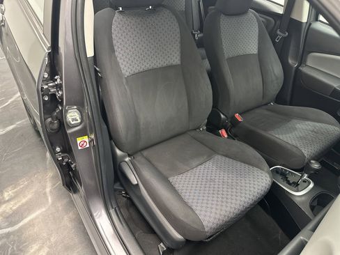 Used 2017 Toyota Yaris L image 9