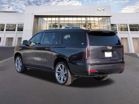 Certified 2026 Cadillac Escalade ESV Platinum Sport AWD/4WD image 7