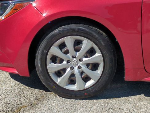 Used 2022 Toyota Corolla LE image 9