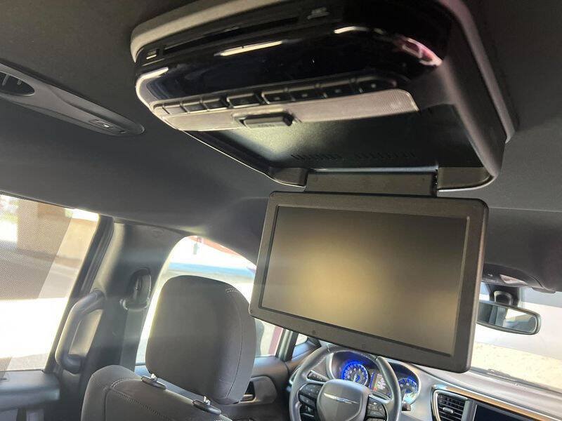 Used 2018 Chrysler Pacifica Touring Plus w/ S Appearance Package FWD image 34