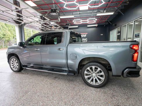 Used 2021 Chevrolet Silverado 1500 High Country w/ Technology Package image 2