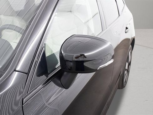 Certified 2025 Volvo XC60 T8 Plus w/ Protection Package Premier image 9