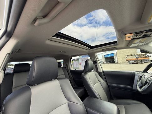 Used 2022 Toyota 4Runner SR5 Premium w/ Moonroof Package AWD/4WD image 27