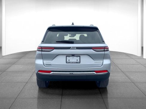 Used 2023 Jeep Grand Cherokee Laredo X image 6