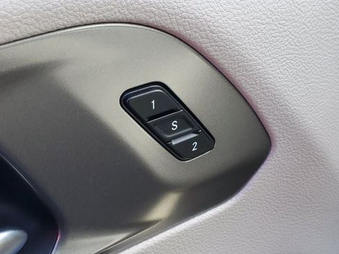 Used 2024 Chrysler Pacifica Limited FWD image 9