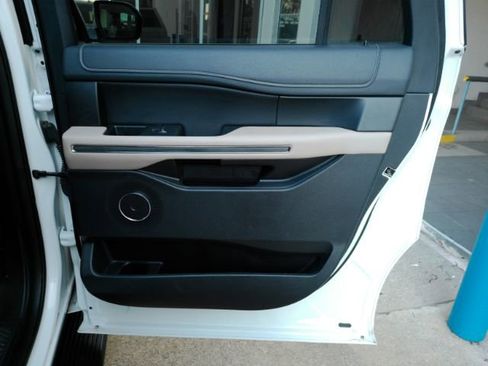 Used 2024 Ford Expedition Max XLT image 23