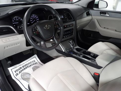 Used 2017 Hyundai Sonata SE image 9