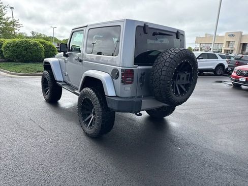 Used 2018 Jeep Wrangler Sahara AWD/4WD image 5