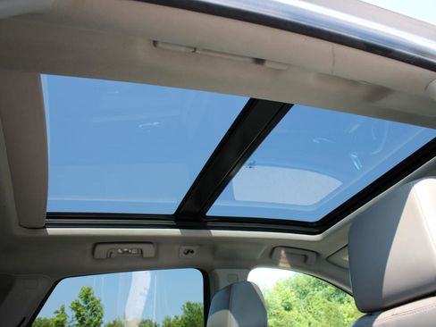 Used 2012 Cadillac SRX Luxury image 17