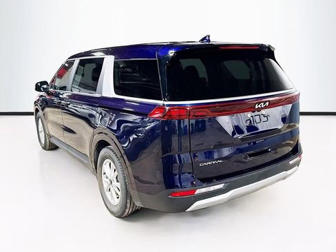 Used 2024 Kia Carnival LX image 5