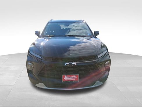 Used 2023 Chevrolet Blazer LT w/ LPO, Black Grille Bar Package image 2